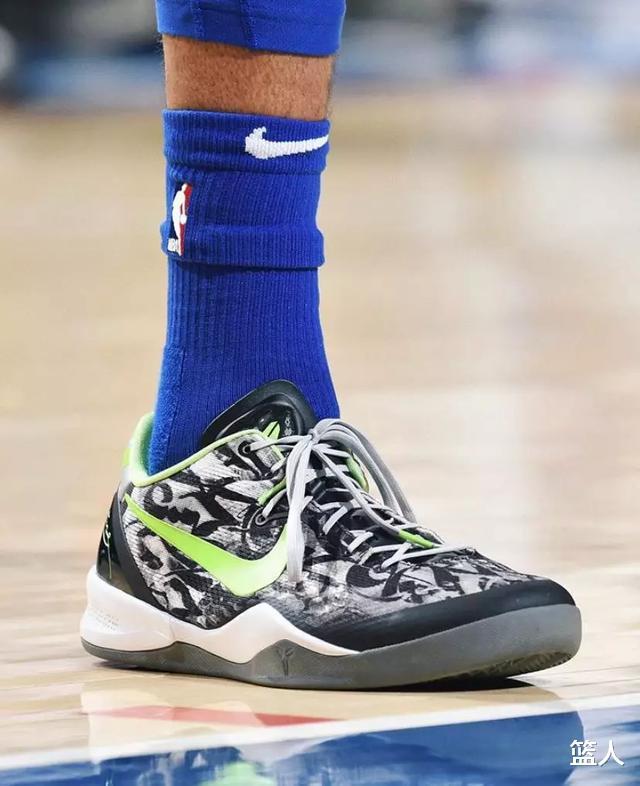 NBA球员上脚：塔图姆致敬科比，卡特扣篮大赛的经典战靴！(10)
