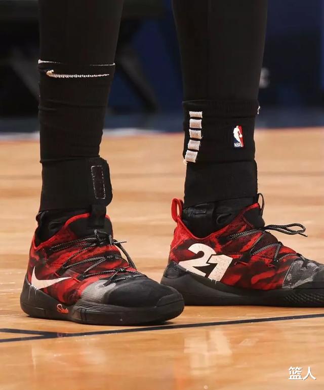 NBA球员上脚：塔图姆致敬科比，卡特扣篮大赛的经典战靴！(11)