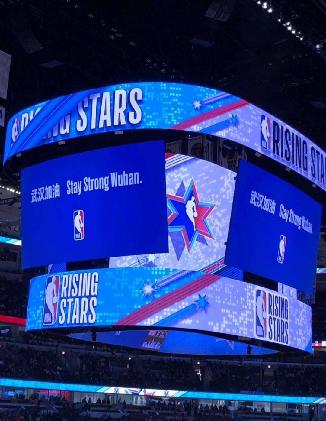 震撼一幕！全明星赛大屏幕现4个巨型汉字，NBA联盟的态度很明确了(3)