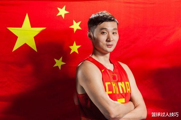 中国男篮5位置最强之人：卫东对科比砍30，姚明放NBA也是内线霸主(9)