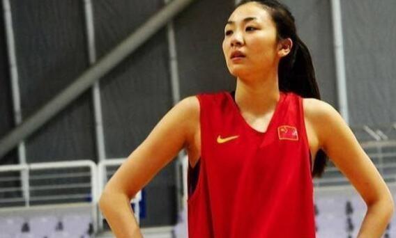 全球最美丽的五位女篮运动员，库里遇见中国的她都忍不住偷看(4)