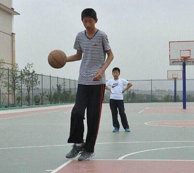 下一位巨星nba 下一位NBA中国巨星有望了(2)