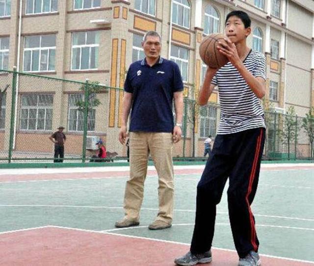 下一位巨星nba 下一位NBA中国巨星有望了(3)