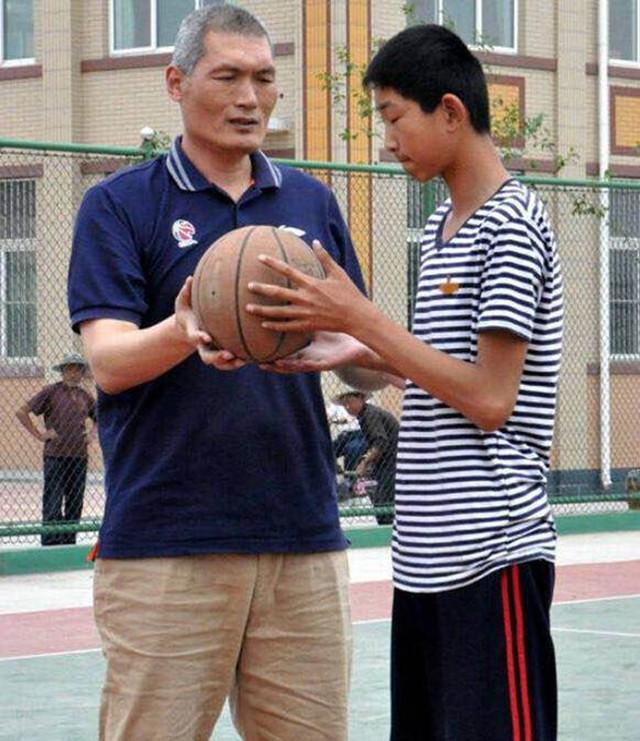 下一位巨星nba 下一位NBA中国巨星有望了(4)