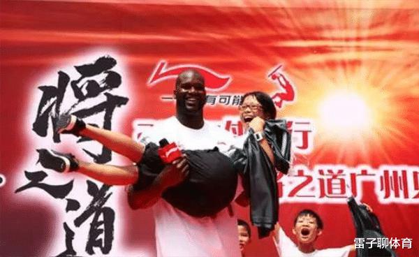 中国女球迷看到NBA黑人球星就兴奋？国外女球迷那才叫疯狂呢！(3)