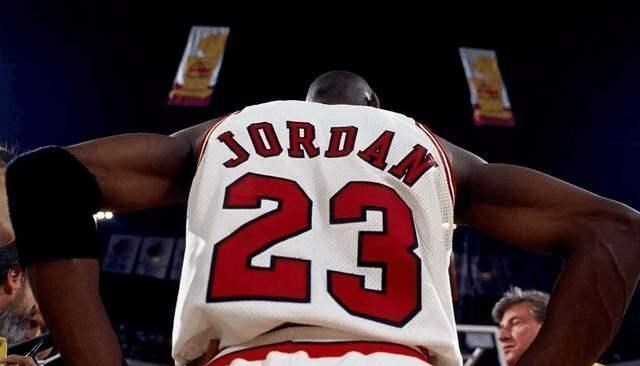 盘点NBA历史上最伟大的球衣号码！23号只能排第3，第1是33号
