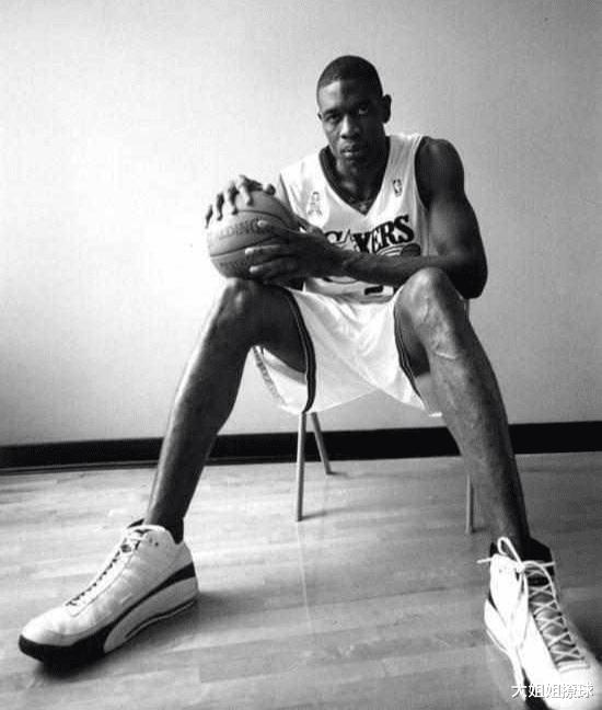 NBA谁的脚最大？奥尼尔屈居第二，第一居然是他(5)