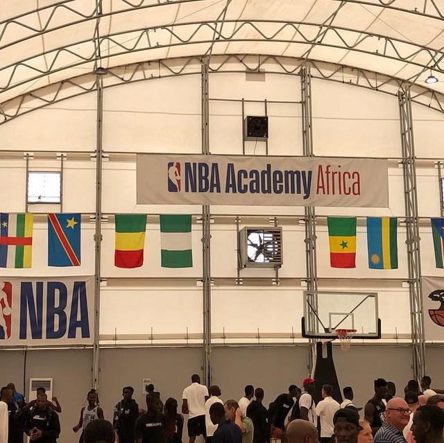 穆托姆博nba非洲赛 穆托姆博晒自己参加NBA非洲篮球无国界活动的照片(2)