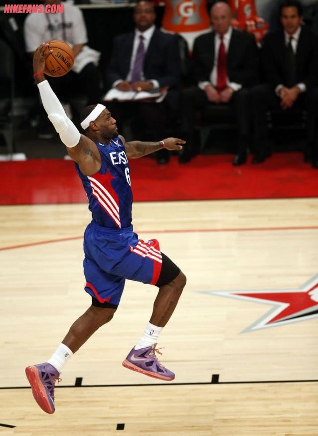 nba全明星战靴詹姆斯 盘点历届NBA全明星周末詹姆斯专属LeBron系列战靴(24)