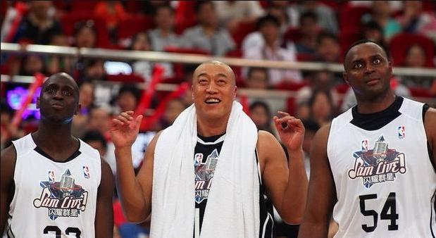 中国第一次nba 他是中国最早进入NBA球员(2)