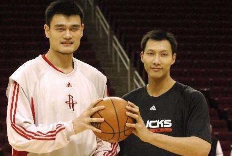姚明在nba哪支球队 姚明在NBA打了8个赛季