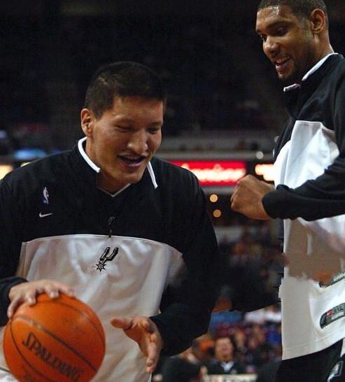姚明在nba哪支球队 姚明在NBA打了8个赛季(4)
