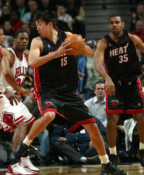 姚明在nba哪支球队 姚明在NBA打了8个赛季(5)