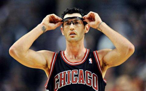 nba带眼镜的球员 NBA历史五大戴眼镜球员(4)
