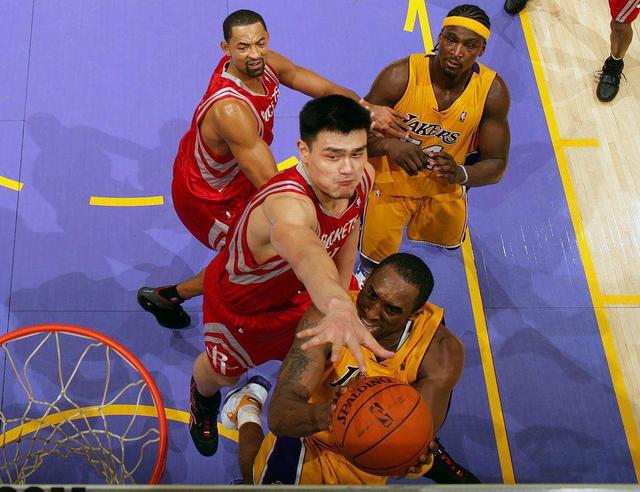 姚明nba得分之最 姚明NBA生涯得分最高的一场比赛(3)