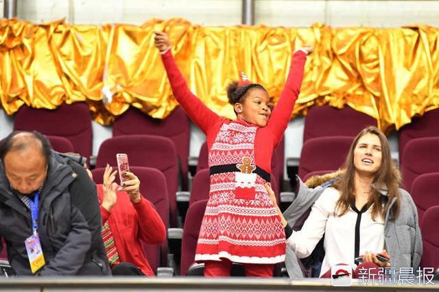帕克wnba父亲 帕克携女儿在新疆欢聚(2)