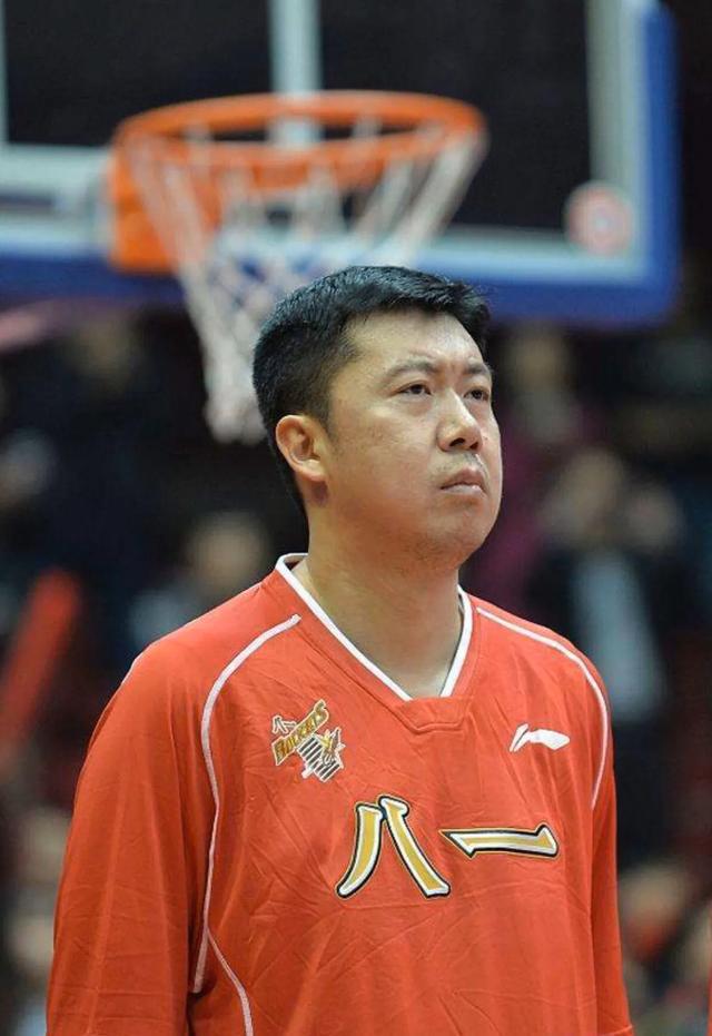 进入nba的中国篮球球员是谁 第一位进入NBA的中国篮球员王治郅(2)