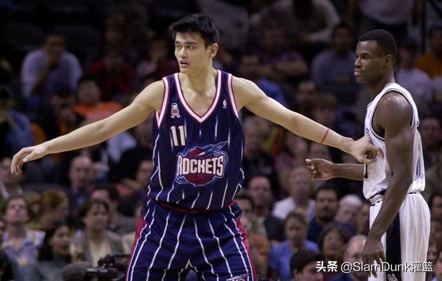 姚明nba菜鸟赛季回顾 从菜鸟到名人堂的NBA生涯(1)
