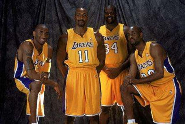 02-03nba战绩 2003年是NBA的“抱团年”