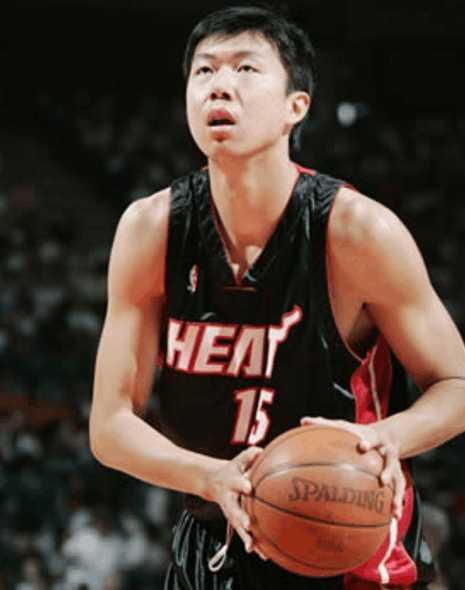 第一个打nba的中国人 他是第一个打NBA比赛的中国人(1)