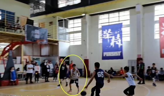 谴责！国内U13篮球赛打头+推人+肘击恶犯不断 给中国篮球拉警报(1)