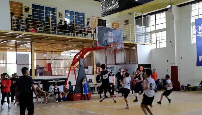 谴责！国内U13篮球赛打头+推人+肘击恶犯不断 给中国篮球拉警报(4)