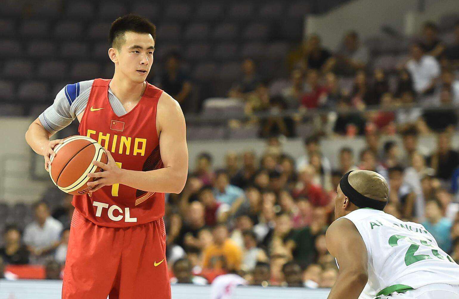 中国男篮“放弃”周琦了？篮协公布奥运大名单，23岁小将顶替周琦上榜！