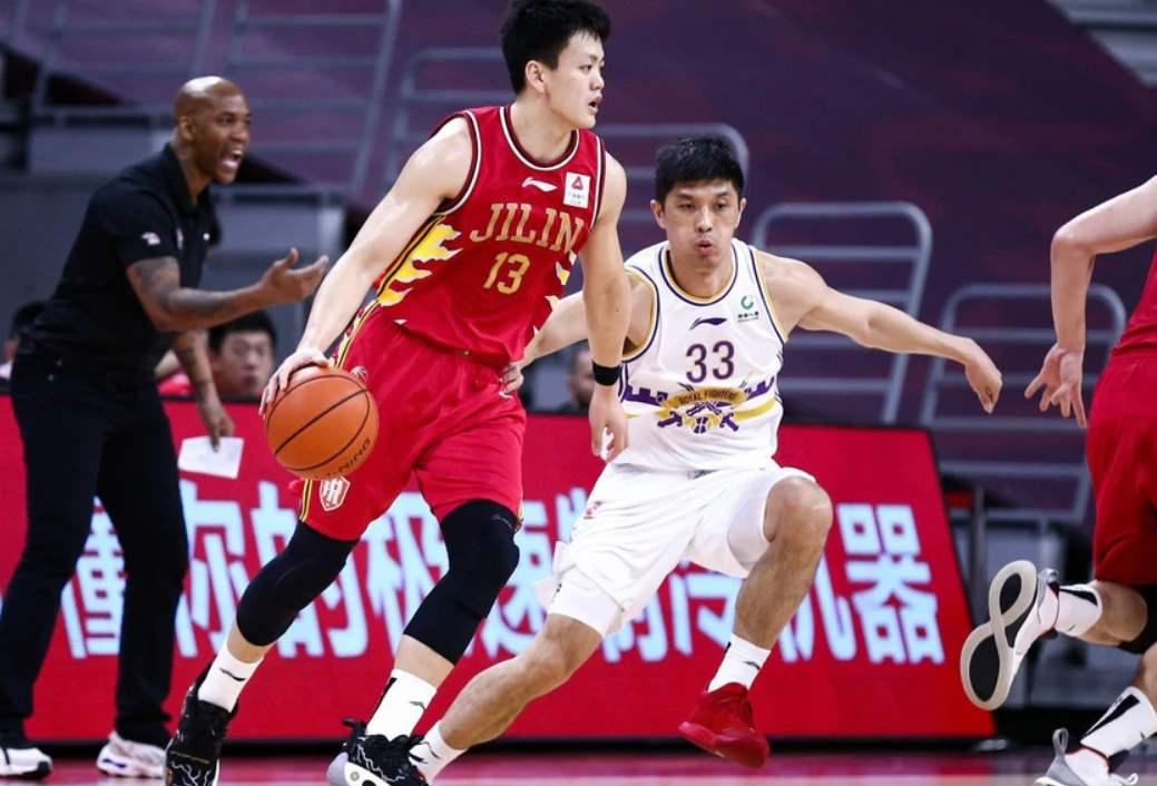 中国男篮“放弃”周琦了？篮协公布奥运大名单，23岁小将顶替周琦上榜！(2)