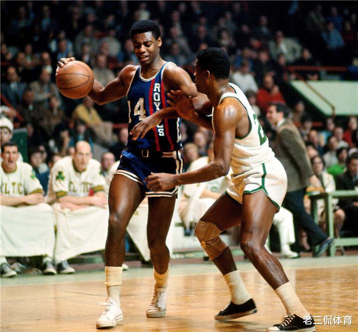 场均29.5分在1961-62赛季无法跻身NBA前四，那前四分别场均多少分(3)