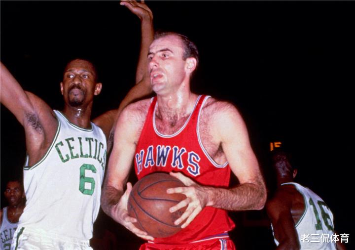 场均29.5分在1961-62赛季无法跻身NBA前四，那前四分别场均多少分(4)