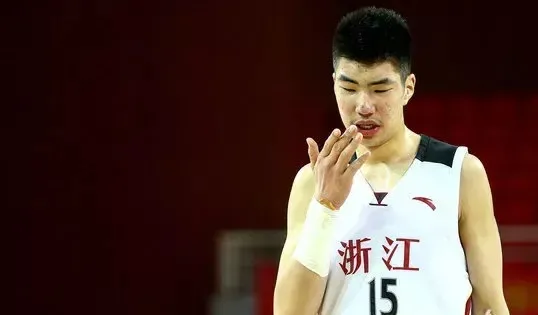 52分18板！一人干1队！詹姆斯都被他征服！中国男孩为NBA准备着(2)