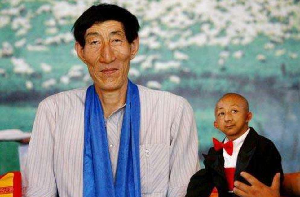 中国第一高人鲍喜顺1：为治病不惜卖羊，却偶遇恩师进军篮球(3)
