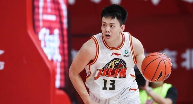 中国男篮现阶段最强12人名单，新疆三人入选，广东一人，辽宁两人(6)