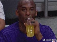 nba球星喝的饮料 NBA比赛中球员喝的饮料是什么(3)