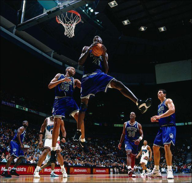 nba加内特20cm 狼王加内特20年NBA都穿过什么鞋(10)