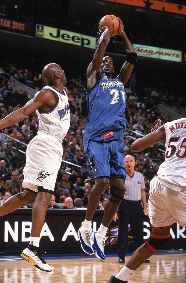 nba加内特20cm 狼王加内特20年NBA都穿过什么鞋(41)
