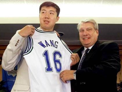 日本登录nba的球员 那些登录NBA的中国球员(2)