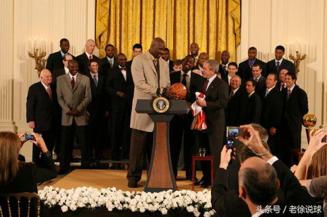 历年nba白宫之行 盘点历史上NBA总冠军球队拜访白宫的那些事儿——总统和总冠军(15)