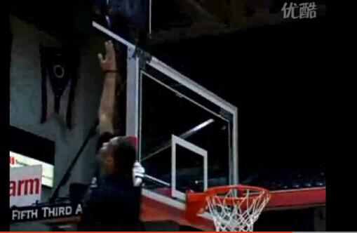 nba能摸到篮板顶的人 NBA能摸到“篮板上沿”的球员有哪些(2)
