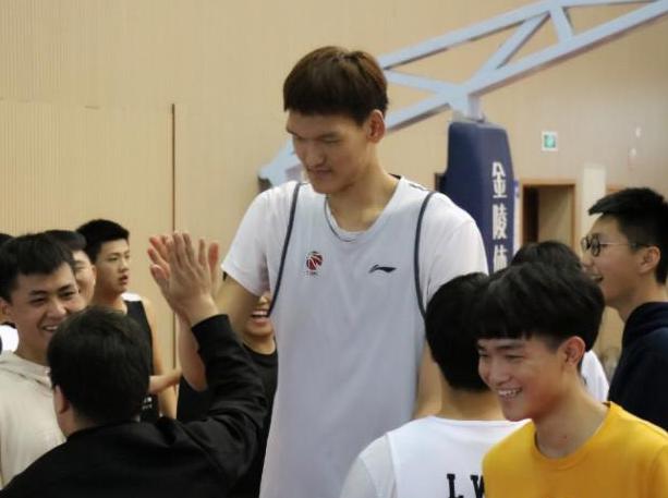 中国男篮后继有人！青岛男篮天才19岁身高2.22米，被称姚明接班人(4)
