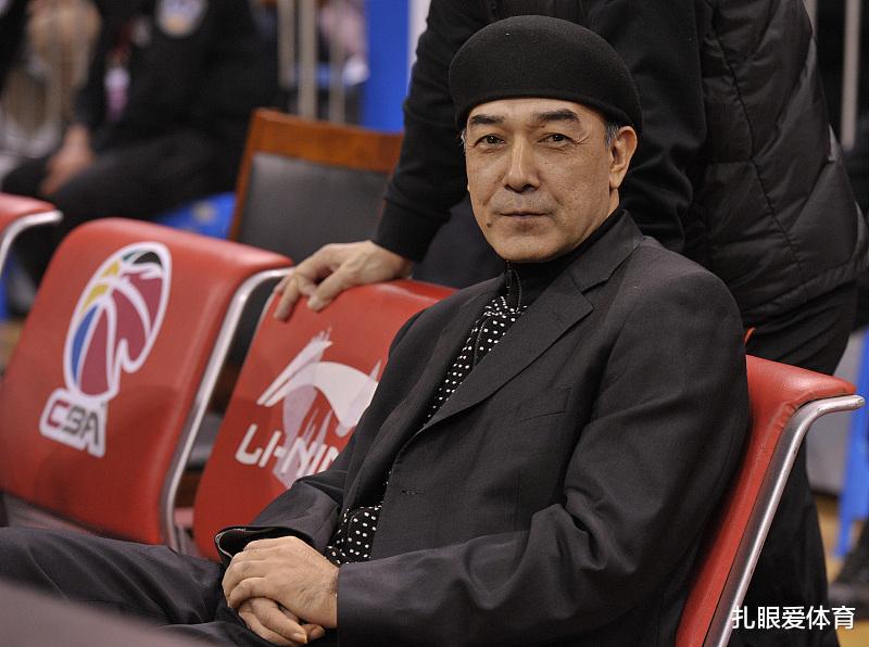恭喜！中国篮坛金牌教练正式出山，重返新疆队执教，周琦夺冠稳了？(3)