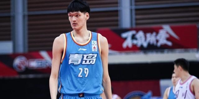 中国篮坛2米25内线新人表现糟糕，被CBA名帅弃用！能证明自己吗？