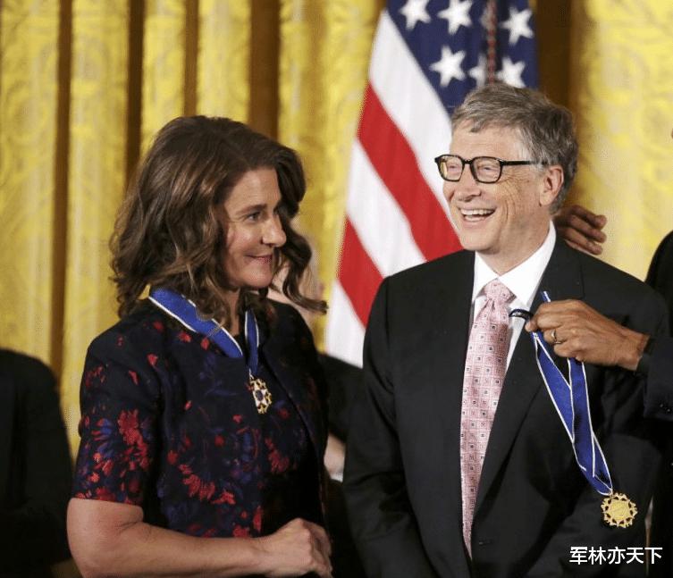 微软老总比尔·盖茨，频繁接受外国的骑士勋章，全家都有贵族情结(4)
