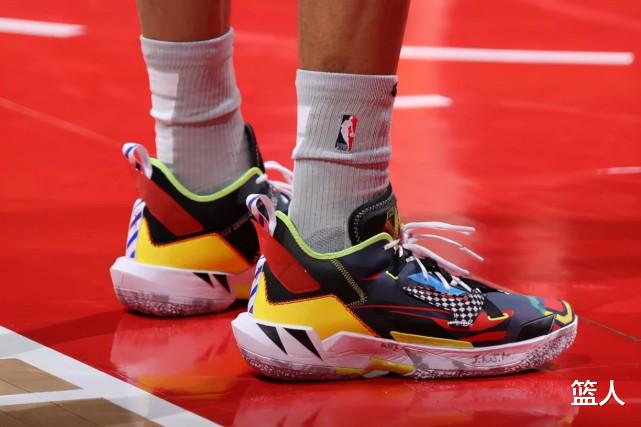 NBA球员上脚：韦德晒全城9新配色，361°和安踏的球鞋都有(8)