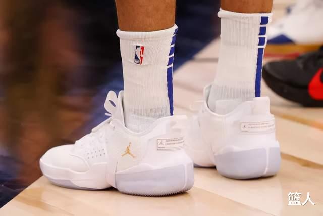 NBA球员上脚：李宁驭帅13北卡蓝，安踏和匹克的球鞋都有(2)