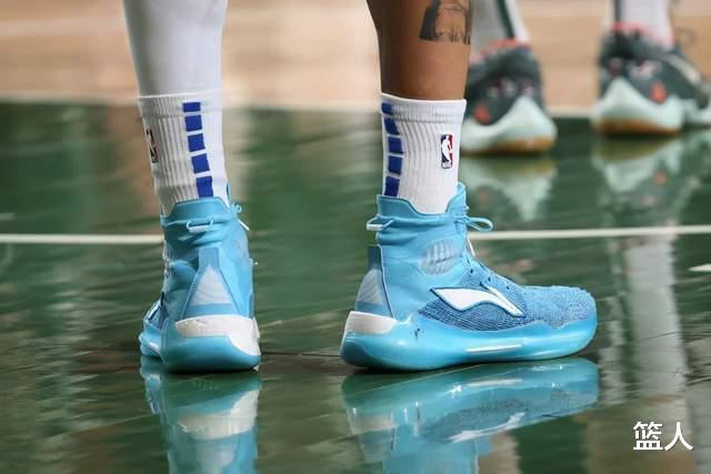 NBA球员上脚：李宁驭帅13北卡蓝，安踏和匹克的球鞋都有(4)