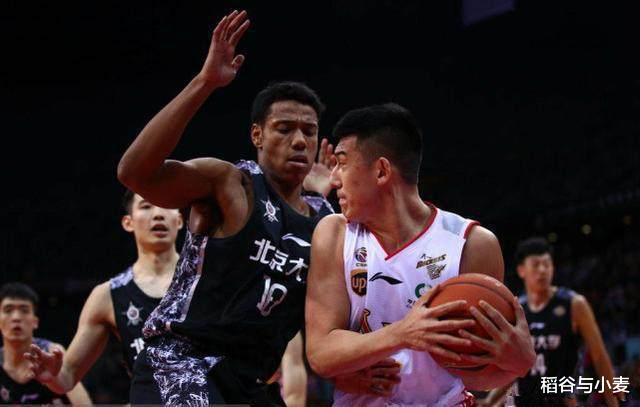作为中国男篮史上首位混血球员，祝铭震真的有资格入选吗？(4)