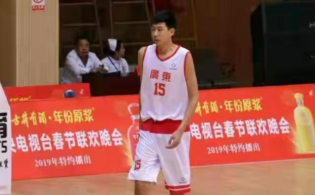 模板是周琦，广东宏远的天才少年徐昕，能够在下赛季提升一队吗？