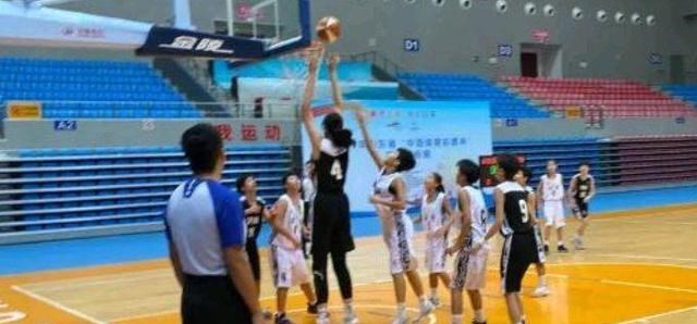 中国女篮2米26神塔又发威！26分钟狂砍42+25，15岁女姚明潜能无限
