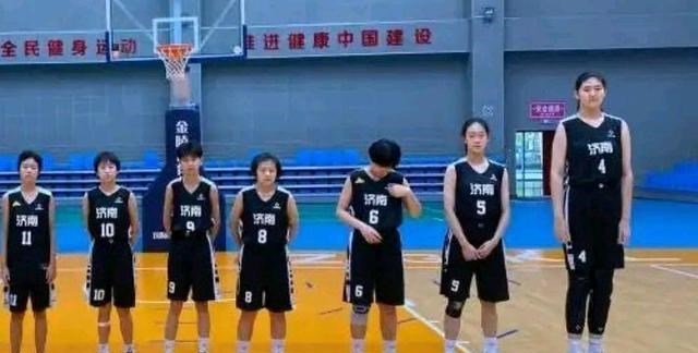中国女篮2米26神塔又发威！26分钟狂砍42+25，15岁女姚明潜能无限(2)